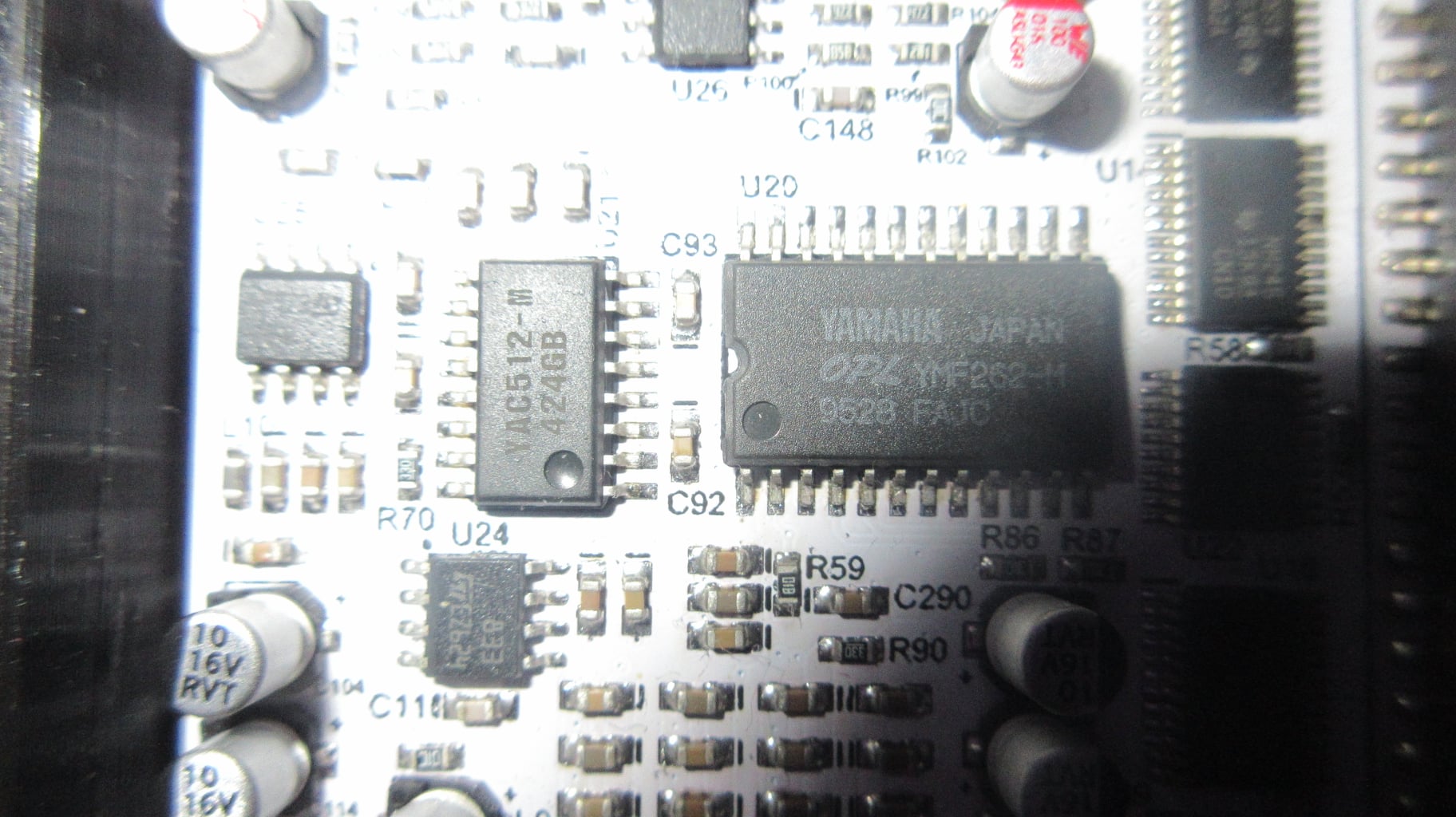 Vue de la puce synhétiseur Yamaha YM2612